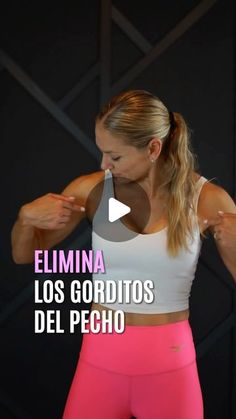 a woman flexing her muscles with the caption, ellima los gorditos del pecho