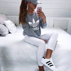 Adidas Trainer, Womens Sports Fashion, Sport Style Woman, Mode Adidas, Looks Adidas, Mode Tips, Pakaian Feminin, Adidas Trainers