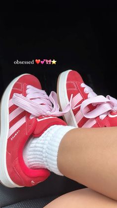 #adidas #adidascampus #adidasshoeswomen Red And Pink Adidas Campus, Trendy Back To School Shoes, Red And Pink Campus 00s, Cute Sneakers Aesthetic, Adidas Campus 00s Outfit, Adidas Campus Shoes, Mode Converse, Campus Adidas, Buty Marki Nike