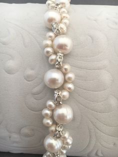 Diy Earrings Pearl, Vintage Bridal Jewelry, Bridal Bracelet Pearl, Pearl Bracelet Wedding, Motifs Perler, Beautiful Crystals, Bridesmaid Pearls