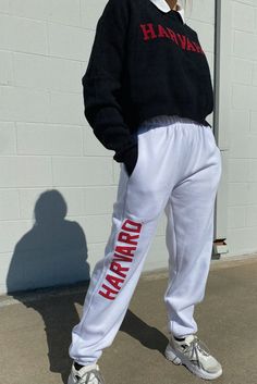 A must have! Stay comfy all season long in the our Harvard Basic Sweatpants. These sweatpants feature a high-rise fit, elastic waistband, side pockets, and cuffed ankles. High-rise Elastic waistband Side pockets Cuffed ankles 75% Cotton, 25% Polyester Machine washable Size + Fit Wearing size S Height: 5'5" P.S. We'd love to see you repping this style! Don't forget to tag us to be featured ♡ *All MTO orders are made specifically for you. Please allow 3-6 business days for order to be processed an Sweatpants Outfit Street Styles, Comfy Outfit For School, Comfy School Outfits, Theodore Nott, Mha Dr, Vinyl Logo, University Outfit, Tailgate Outfit, Boys Outfits