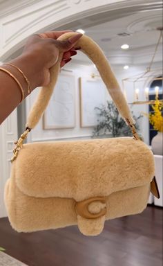 I love coach Aesthetic Luxury Bags, Cute Designer Bags, Purses Aesthetic, Expensive Purses, My Style Bags, Luxury Bags Collection, Expensive Handbags, Handbag Essentials, Girly Bags