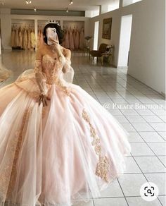 Neutral Quinceanera Dress, Xv Dresses Rose Gold, Light Color Quinceanera Dresses, Pink Quinceanera Dresses With Sleeves, Pink And Gold Quinceanera Dress, Blush Pink Quinceanera Dresses, Light Pink Quinceanera Dresses, Gold Quince Dress, Pink Quinceanera Dress