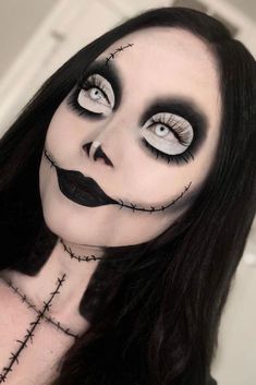 Witch Makeup Halloween Scary, Fun Make Up Looks Halloween, Easy To Do Halloween Makeup, Easy Halloween Ideas For Women, Halloweenmakeup Ideas Easy, Scary Make Up Halloween, Face Art Makeup Halloween, Scary Make Up Easy, Scary Female Halloween Makeup