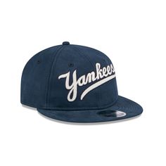 The New York Yankees Retro Crown 9FIFTY Adjustable Cap features an embroidered Yankees Cooperstown logo at the front panels, a green undervisor, and a snapback closure at the rear. Collegiate Navy Baseball Cap With Flat Bill, Navy Snapback Hat With Embroidered Logo, Baseball Season Flat Brim Cap With Letter Patch, Navy Snapback Hat With Flat Brim For Sports Events, Navy Flat Brim Baseball Cap, Navy Flat Brim Snapback Hat For Sports Events, Baseball Season Fitted Hat With Letter Patch, Throwback Snapback Fitted Hat For Baseball Season, Navy Flat Brim Baseball Cap For Sports Events