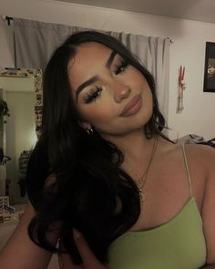 Maquiagem completa para você Natural Makeup Looks For Quince, Makeup Looks No Eyeshadow, Baddie Makeup No Lashes, Quince Simple Makeup, Makeup Ideas Mexican, Makeup Looks Quinceanera, High School Graduation Makeup, Natural Quince Makeup Looks, Latina Make Up