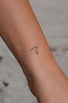 Minimalist Tattoo For Husband, Cool Small Tattoo Ideas, Guadalupe Tattoo, Tato Minimal, Tiny Wrist Tattoos, Mommy Tattoos, Muster Tattoos, Cloud Tattoo, Scorpion Tattoo