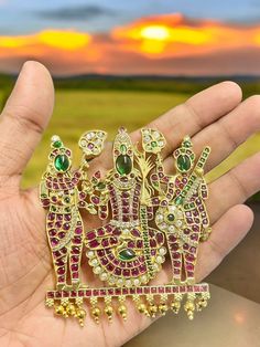 sizes in terms of height and weight are mentioned in grams and inches in the photo God Goddess, Kundan Work, Gold Polish, Collectible Figurines, Figurines, Accessory Gift, Electronic Accessories, India, Paper Party Supplies