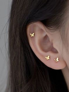 Second Ear Hole Piercing, Ear Piercings Minimalist, Ušný Piercing, Minimalist Ear Piercings, Types Of Ear Piercings, Cool Ear Piercings, Pretty Ear Piercings, Cute Ear Piercings, Butterfly Earrings Stud