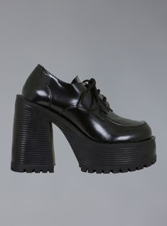 The Des Shoe is our all new stacked oxford with a platform rubber sole and heel. Round laces and a platform that measures 1.5" in the front and 4.5" at the heel! Also available in a matte leather.  ﻿ Shoes are listed in U.S. Women's sizes. Fit is true but we recommend that if you normally wear a half size you should si Unif Des Shoe, Unif Shoes, Platforms Boots, Platform Oxfords, Oxford Platform Shoes, Oxford Platform, Black Platform Shoes, Oxford Heels, Chunky Shoes