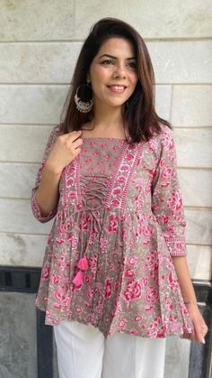 Sleeves Design For Kurtis, Short Kurti Designs, Cute Short Dresses, Desi Fashion Casual, Modest Dresses Casual, Dress Neck Designs, Quick Outfits, Designs For Dresses