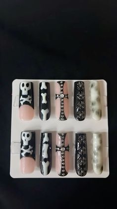 #skullnails #crossbonenails #grungenails #y2knails #pressonnails Nails Mcbling, Bones Nails, Skull Nails, Goth Nails, Cross Bones, Cute Acrylic Nail Designs, Pretty Gel Nails