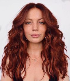 Auburn Hair Color Blonde Highlights, Dark Red Hair Pale Skin, Hair Color For Green Eyes, Black Hair Pale Skin, Blonde Hair Pale Skin, Exotic Hair Color, Pale Skin Hair Color, Natural Dark Hair, The Best Hair Color