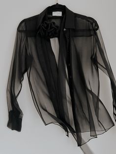 Light weight sheer blouse perfect as a cover up or for a night out. loose fit with extra long sleeves. Fabric: lightweight 100% Silk Chiffon Model 1 (Black) 5'9 wearing size small Measurements on size small: shoulders - 17" / bust - 21" / length - 28" / sleeve - 25" Allow 10 days to ship out from NYC Black Sheer Blouse Outfit, Black Sheer Top Outfit, Sheer Blouse Outfit, Sheer Top Outfit, Alice Costume, Small Shoulders, Sheer Clothing, Black Sheer Top, Black Sheer Blouse