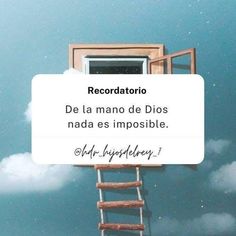 a ladder leading up to a window with the words'de la mano de dios nadda es impostiblee '