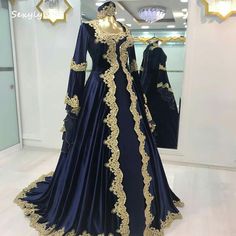 Elegant Navy Blue Muslim Arabic Evening Dress 2022 Dubai Long Sleeve Prom Dresses Gold Lace Party Gaun Abad Pertengahan, Turkish Dress, Gothic Wedding Dress, Gaun Fashion, Fantasy Dresses, Medieval Dress, Fantasy Gowns, Gothic Wedding, Fantasy Dress