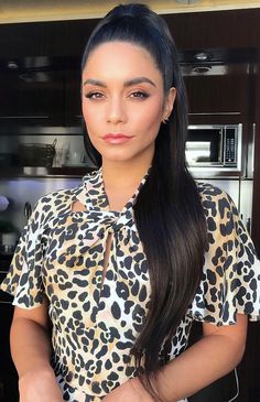 #vanessahudgens #high #ponytail #sleek #long #brunette #hair #makeup #beauty Vennesa Hudgens, Ponytail Sleek, Vanessa Hudgens Hair, Estilo Vanessa Hudgens, Cute Ponytail Hairstyles, Vanessa Hudgens Style, Hair Colorful, Cute Ponytails, Sport Hair