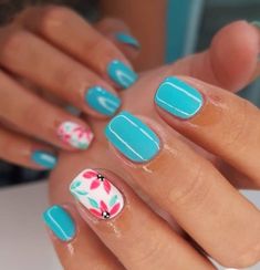 Beach Dipped Nails, Spring Vacation Nails Simple, Summer Beach Vacation Nails, Fun Nail Designs Creative Simple, Dip Manicure With Design, Beach Dip Nail Ideas, Beach Gel Nails Ideas Short, August Manicure Ideas, Short Beach Nail Ideas