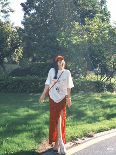 Korean Street Fashion Long Skirt, Korean Outfits Cute, Vietnam Ootd, Downtown Girl Fashion, Spring Outfits Korea, Taiwan Outfit, Day Trip Outfit, Rectangle Body Shape Outfits, Outfits With Red