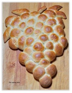 the bread is shaped like a turtle