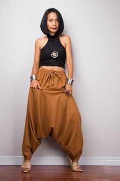 "Brown harem pants | Unisex cotton pants | Loose fit brown trousers | Summer festival pants PRODUCT SIZE : One Size Fits Most * Waist : up to 40\" (elastic all around) * Hips : up to 48\" * Length from waist to hem : 38\" * Length from waist to crotch: 28\" * Width of legs(bottom): 12\" MATERIAL : * Cotton NOTE : * Model chest : 32\", waist : 24\" hips : 35\" * Combined Height is 5\"6 > I'm 5\"2 (158cm) and I'm wearing 4\" heels in the pictures CARE INSTRUCTIONS : Hand wash IMPORTANT NOTE *Pleas Jamavar Pants, Haram Pants Outfit, Harram Pants, Heram Pants, Haram Pants, Streetwear Fashion Pants, Harem Pants Outfit, Festival Pants, Pants Streetwear