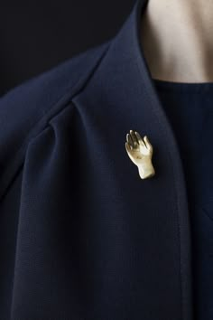 Manita De Santo by Duoh's collection Limosna Hand Pin, Looks Style, Fashion Details, Jewelry Inspiration, Close Up, Hair Hair, Jewelry Accessories, Jewelry Design, Fashion Accessories