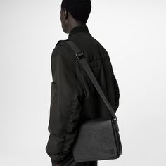 LOUIS VUITTON® - District Pm - Black Louis Vuitton Black Bag, Louis Vuitton Messenger Bag, Louis Vuitton Black, Bags For Men, Louis Vuitton Official, Everyday Bag, Black Bag, Leather Bags, Men's Collection