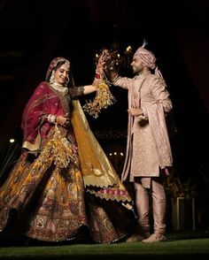 Indian Wedding Poses, Indian Wedding Video, Indian Wedding Couple Photography, Indian Bride Outfits, Indian Wedding Couple, Latest Bridal Dresses, Wedding Photoshoot Poses, Indian Wedding Photography Poses