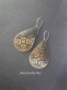 Beautiful silver filigree earrings. Silver-plated brass drops are detailed with a floral design. The drops hang on handmade stainless steel ear wires. *Silver plated brass drops *Stainless steel hooks *Handmade with love <3 Like Jmesjewelrybox on Facebook for updates on new jewelry, upcoming sales, and giveaways! Plus Facebook fans save 5% :D Find the coupon code on Jmesjewelrybox's cover photo https://www.facebook.com/Jmesjewelrybox Boho Leather Necklace, Faberge Jewelry, Drop Earrings Silver, Tear Drop Earrings, Handmade Fashion Jewelry, Filigree Earrings, Boho Leather, New Jewelry, Silver Drop Earrings