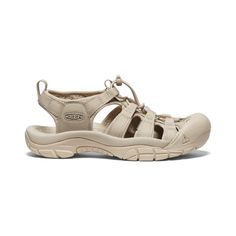 Hiking Sandals Outfit, Keen Sandals Outfit, Granola Fits, Trekking Sandals, Keen Footwear, Hiking Clothing, Cliff Jumping, Keen Sandals, Shoes Stand