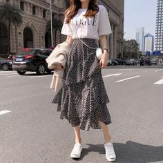 Minoan Women, Skirts Korean, Long Skirt Fashion, Korean Outfit Street Styles, Long Skirt Outfits, Korean Casual Outfits, Korean Fashion Dress, Mode Casual, Modest Clothing