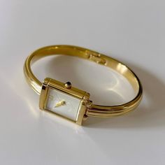 Bangle Watches Women, Wristwatch Aesthetic, Classy Gold Jewelry, Yves Saint Laurant, Gold Bangle Watch, Gold Watches Women, Bangle Watches