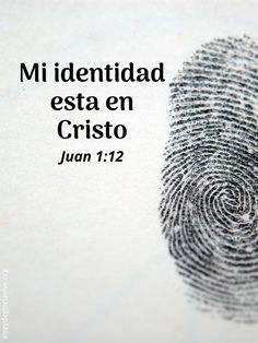 a fingerprint with the words mi identidad est en cristoo written on it