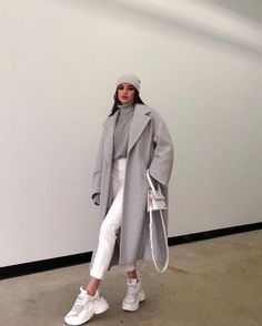 coat, wool coat, leopard print, white sneakers, black leggings, brown bag, gucci bag, leather gloves, vest, beanie - Wheretoget Mode Logos, Gray Coat, Stylish Winter Outfits, Grey Coat