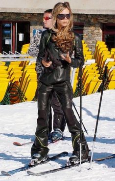 Blonde Celebrity, Mode Au Ski, Ski Fits, Posh And Becks, Ski Outfits, Ski Aesthetic, Victoria Beckham Outfits, The Blonde Salad, Ski Outfit