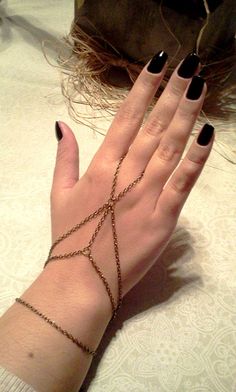 Grunge Jewelry, Estilo Hippie, Body Chains, Kleidung Diy, Hand Chain, Diy Crafts Jewelry, Body Chain Jewelry, Hand Jewelry, Fantasy Jewelry