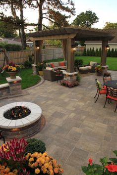 Backyard Deck Ideas, Steel Decor, Creative Backyard, Backyard Layout, Patio Pavers Design, Outdoor Patio Designs, Pergola Design, Backyard Entertaining