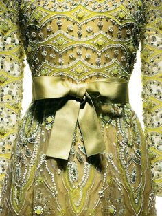 dior 1972 Dior 1947, Dior Embroidery, Green Evening Gowns, Detail Couture, Anna Dello Russo, Vintage Couture, Ribbon Design