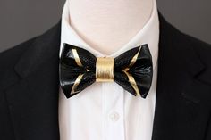 Bow Tie Men, Gold Bow Tie, Groomsmen Gift Set, Leather Bow Tie, Elegant Suit, Groomsmen Bowtie, Lapel Flower, Boys Bow Ties