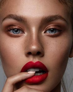 Tamara Williams, Eyeshadow Guide, Red Lips Makeup Look, Faces Female, Red Lipstick Makeup, Bluish Green Eyes, Red Lip Makeup, Lip Beauty, Bold Red Lips