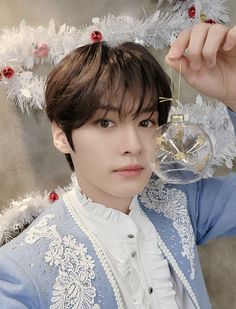 lee know selca #straykids #minho Stray Kids Minho, Christmas Icons, Kids Icon, World Domination, Christmas Love, Lee Min, Kids Pictures