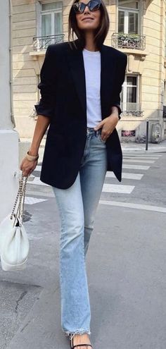 Women’s Work Casual, 50 Year Old Women Fashion Classy, Summer Casual Dinner Outfits For Women, Jean Work Outfits Women Office Summer, Rag And Bone Street Style, Women’s Work Outfits Fall 2023, Classic Jeans Outfit Classy, 30s Women Outfits, Sophisticated Womens Fashion