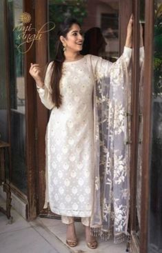 White Pants In Winter, Suit Design For Women, Salwar Suit Pattern, White Salwar Suit, Chudidhar Designs, White Salwar, Salwar Suit Design, Suits For Women Indian, Indian Suits For Women