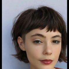 Ear Length French Bob, Very Short Hair With Fringe, Short Bangs With Short Hair, Short Shag Undercut, Short Hair Small Face, Short Fringe Short Hair, Short Haircut Fringe, Berlin Haircut Woman, Super Short Bob Hairstyles With Bangs