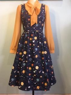 Ms Frizzle Outfits, Mrs Bella, Science Fashion, Teacher Dress, Ms Frizzle, Witch Queen, Teacher Clothes, The Cardigans, Quirky Fashion