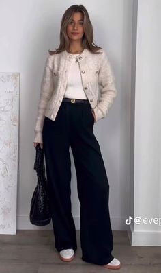 Simple Classy Style Women, Pantalon Wide Leg Outfit, Young Office Outfits, Office Outfits Women, Business Casual Outfits For Work, Classy Work Outfits, Stylish Work Outfits, Fashion Mistakes, Casual Work Outfits