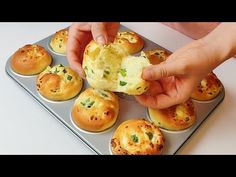 Why didn't I know this method before ! Forgotten bread recipe Savory Breads, Bake Goods, Savory Bread, Bread Making, The Onion, Bread Machine Recipes, Muffin Tin