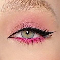 Hot Pink Under Eye Makeup, Pink Eyeshadow Looks With Eyeliner, Hot Pink Waterline Eyeliner, Pink Eyeliner Under Eye, Pink Waterline Eyeliner, Spring Formal Makeup Ideas, Hot Pink Makeup Aesthetic, Pink Eye Liner Looks, Pink Eyeshadow Eyeliner