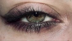 Blue Grey Eye Makeup, Blue Eyes Eye Makeup, Messy Grunge Makeup, Messy Eye Makeup, Make Up Inspo Aesthetic, Green Eyes Aesthetic, Smudged Makeup, Vampire Bride, Swag Makeup