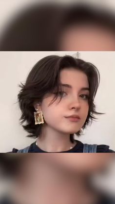 Soft Mullet Haircut Short Straight, Grown Two Block Haircut, Short Female Haircut Styles, Shirt Hair Women, Short Egirl Haircut, Short Wolfcut For Wavy Hair, Short Wolfcut Girl Hair 360, Tom Boy Hairstyles Girl, Teen Short Haircuts